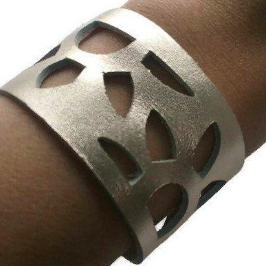 SunFlower Cuff Bracelet. Reclaimed Leather wrist Band. Platimum Color. - Handmade Recycled Glass Jewelry