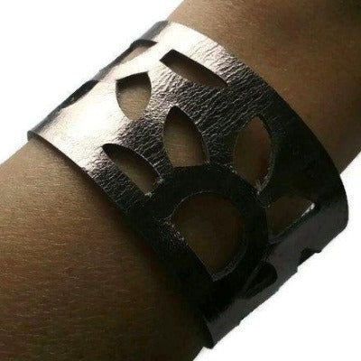 Gunmetal- Dark Silver Leather Cuff Bracelet. Reclaimed Leather wrist band. Sunflower bracelet. - Handmade Recycled Glass Jewelry