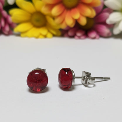 Transparent cerise Glass studs