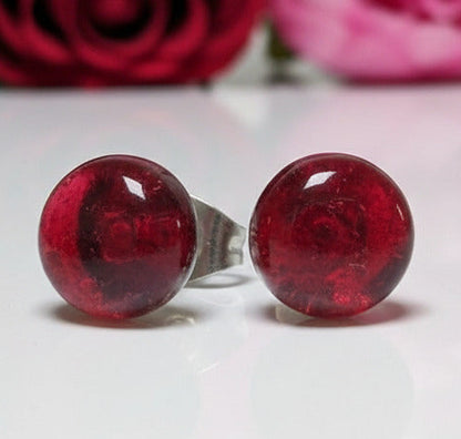 Transparent cerise Glass studs