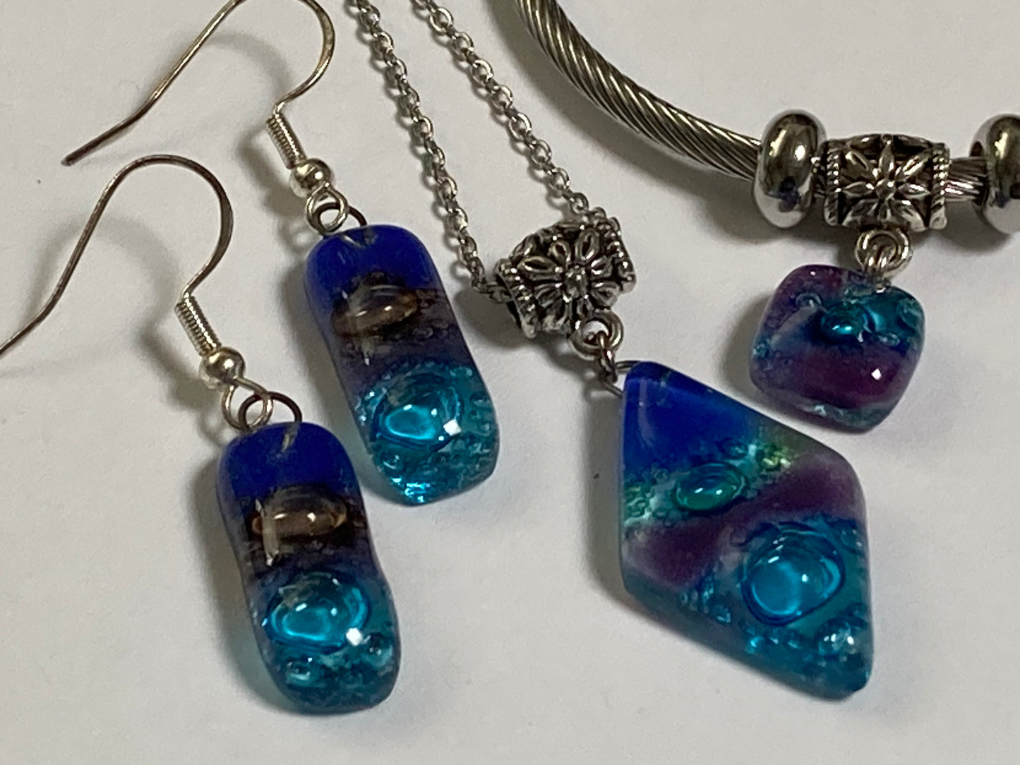 Blue Set: Pendant Earrings and expandable Bracelet