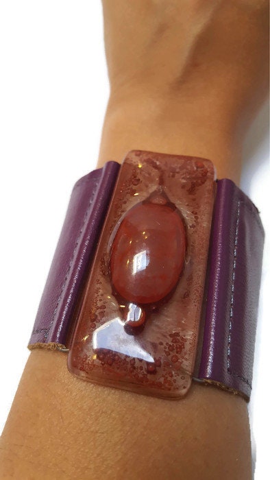 Wide Leather Cuff. Dark purple Leather Bracelet. Recycled glass Bracelet.  Dark pale pink bubble glass