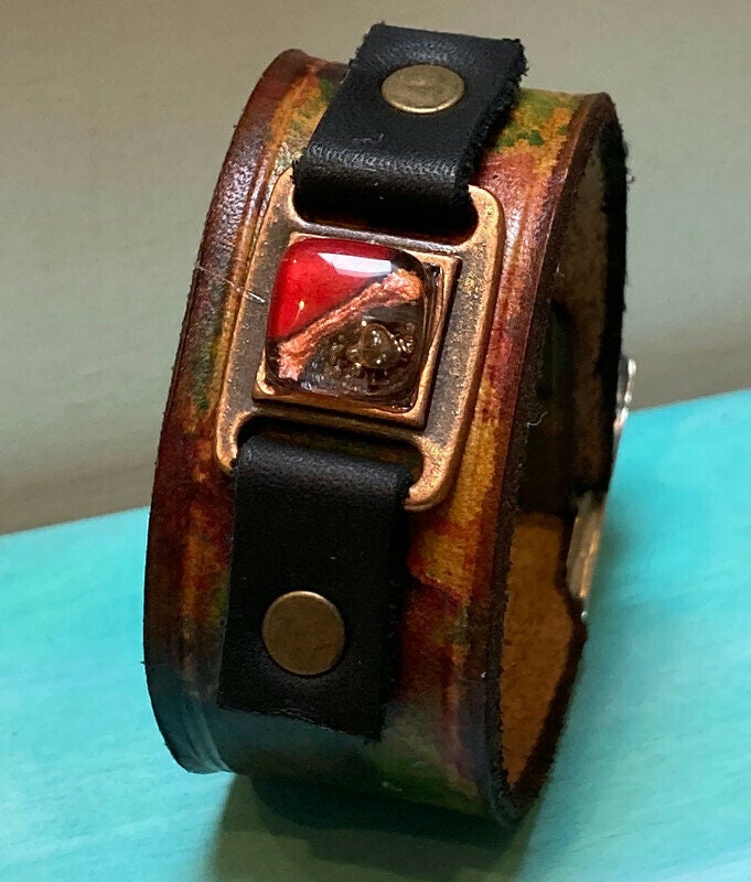 Hand dyed color leather cuff. Recycled fused glass bracelet. Hand painted natural leather.Red Brown and Red glass