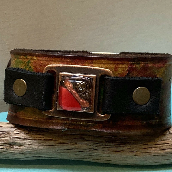 Hand dyed color leather cuff. Recycled fused glass bracelet. Hand painted natural leather.Red Brown and Red glass