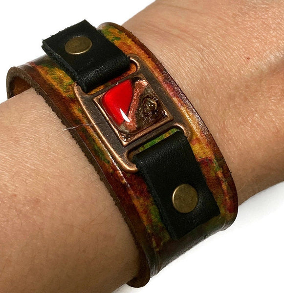 Hand dyed color leather cuff. Recycled fused glass bracelet. Hand painted natural leather.Red Brown and Red glass