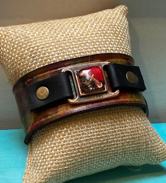 Hand dyed color leather cuff. Recycled fused glass bracelet. Hand painted natural leather.Red Brown and Red glass