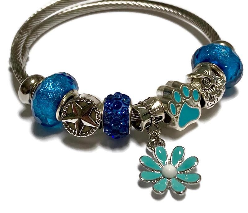 BLUE Stainless Expandable Easy to put on stretch memory wire Charm Bracelet. One size fits most