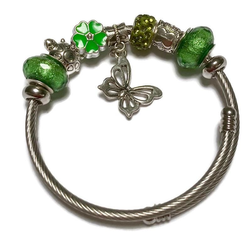 Green Butterfly Stainless Expandable Easy to put on stretch memory wire Charm Bracelet. One size fits most