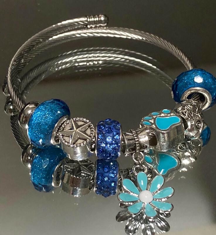 BLUE Stainless Expandable Easy to put on stretch memory wire Charm Bracelet. One size fits most