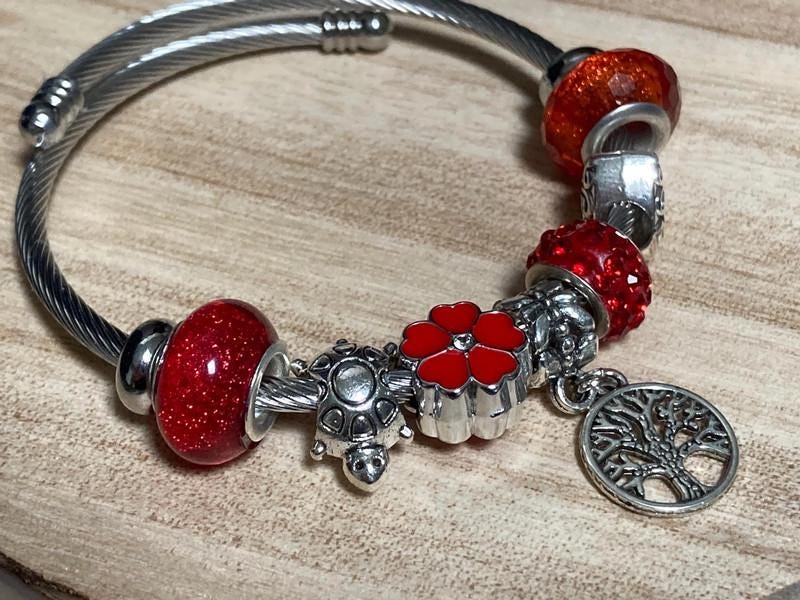 RED Stainless Expandable Easy to put on stretch memory wire Charm Bracelet. One size fits most