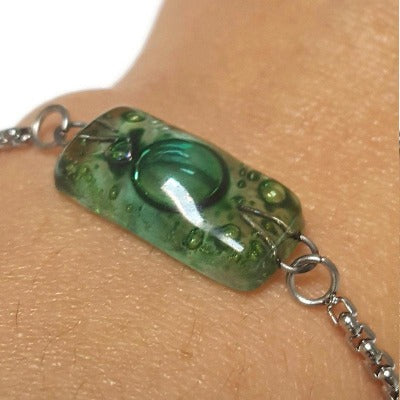 Green Stainless Steel Box Chain Slider Bracelet. Minimalist, Dainty, Pull Tie bracelet. Adjustable slider bracelet with recycled glass charm