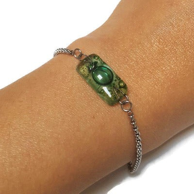 Green Stainless Steel Box Chain Slider Bracelet. Minimalist, Dainty, Pull Tie bracelet. Adjustable slider bracelet with recycled glass charm