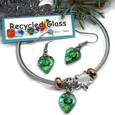 Set of green Earrings and bracelet. Elastic Cable Bangle Twisted Stainless Steel Bracelet Glass Charm Bead. Fused glass earrings.